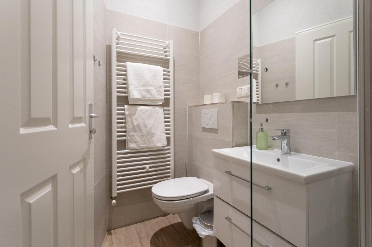 Schonbrunn Garden View Apartments Виена Екстериор снимка